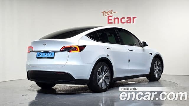 Tesla Model Y 2