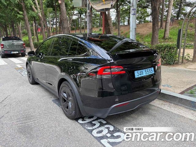 Tesla Model X 2