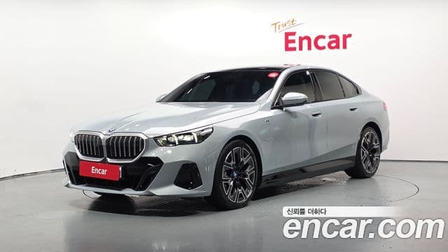 BMW 5 Series (G60)