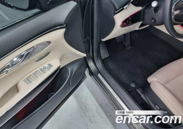 Genesis GV70 4