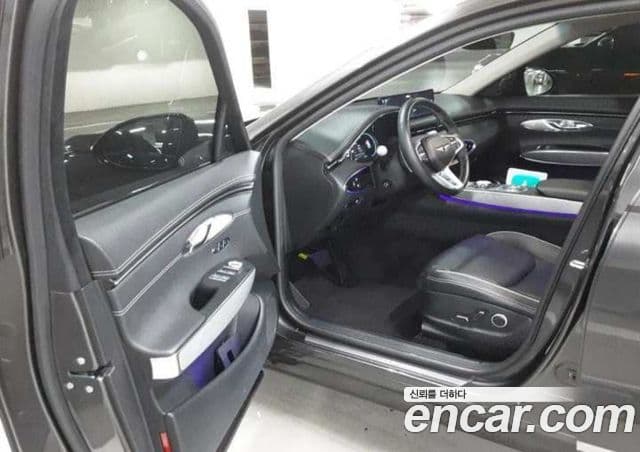 Genesis Electrified GV70 4