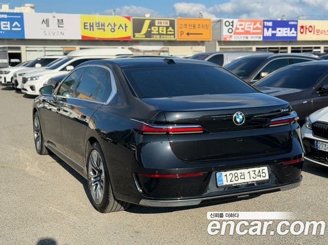 BMW 7 Series (G70) 2