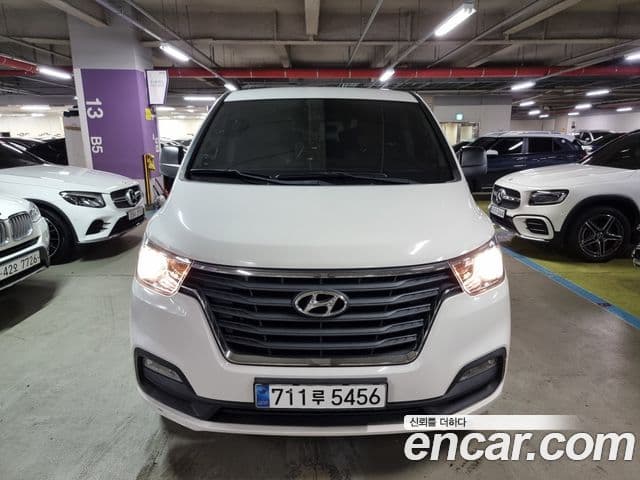 Hyundai The New Grand Starex 2