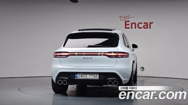 Porsche Macan 4