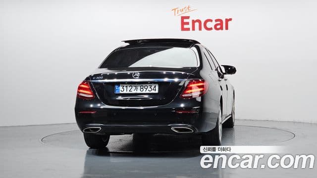 Mercedes-Benz E-Class W213 4