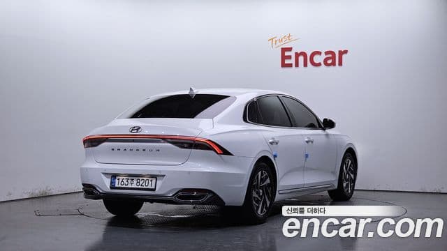 Hyundai The New Grandeur IG Hybrid 2