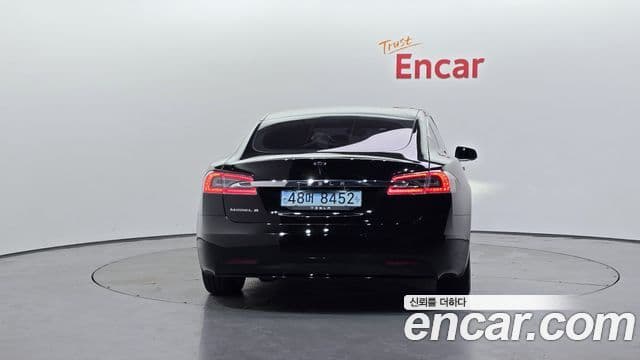 Tesla Model S 3