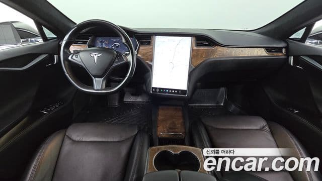 Tesla Model S 4