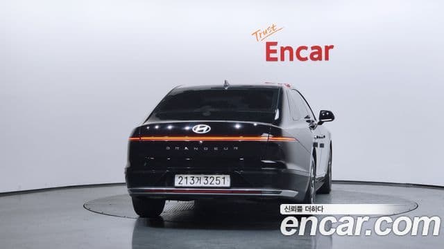Hyundai Grandeur (GN7) 3