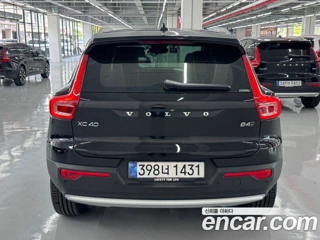 Volvo XC40 4