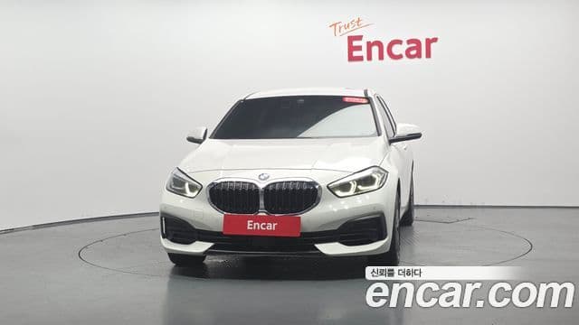 BMW 1 Series (F40) 3