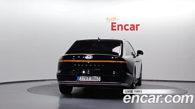 Hyundai Grandeur (GN7) 3