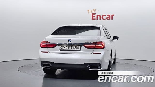 BMW 7 Series (G11) 3