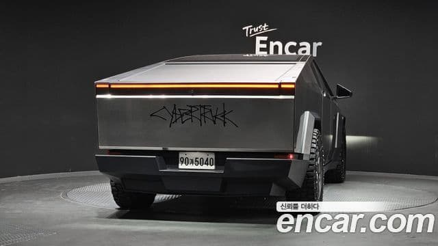 Tesla Cybertruck 4