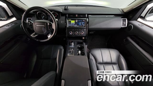 Land Rover Discovery 5 4