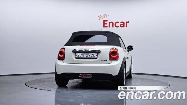 MINI Cooper Convertible 4