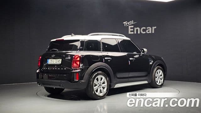 MINI Cooper Countryman 2