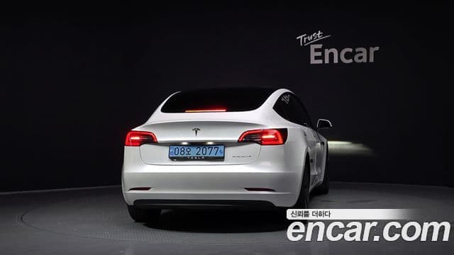 Tesla Model 3 4