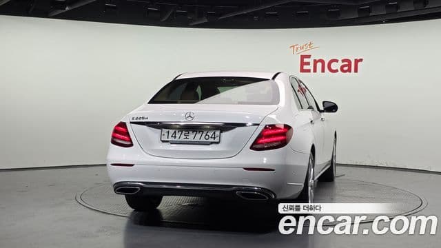 Mercedes-Benz E-Class W213 4