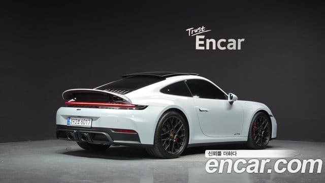 Porsche 911 (992) 2
