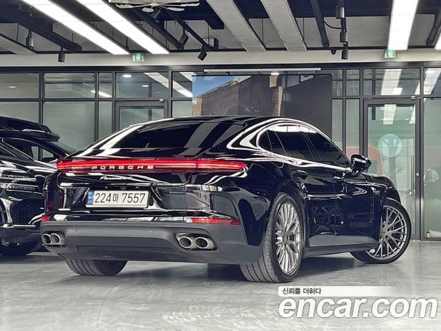 Porsche Panamera (976) 4
