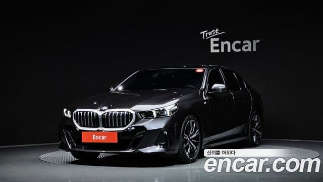 BMW 5 Series (G60)