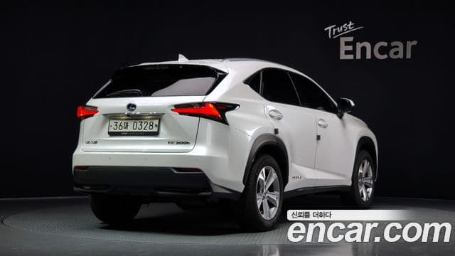 Lexus NX300h 2
