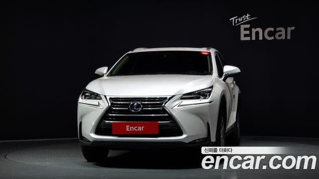 Lexus NX300h 3