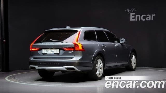 Volvo V90 Cross Country 2