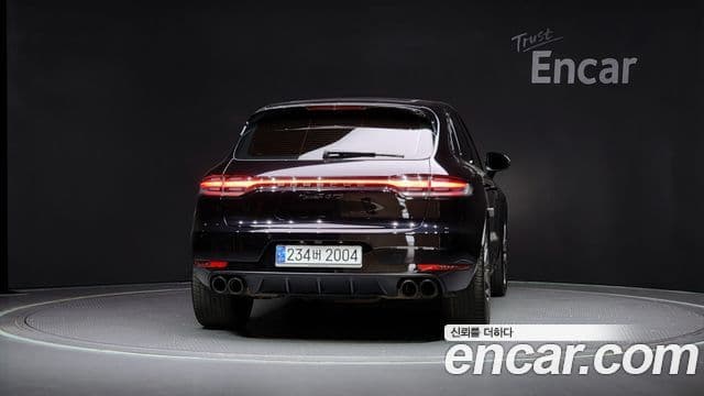Porsche Macan 4