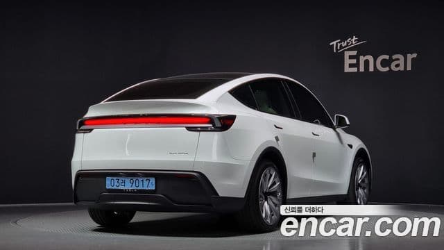 Tesla Model Y 2