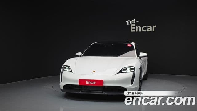 Porsche Taycan 3