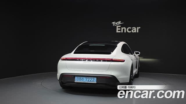 Porsche Taycan 4