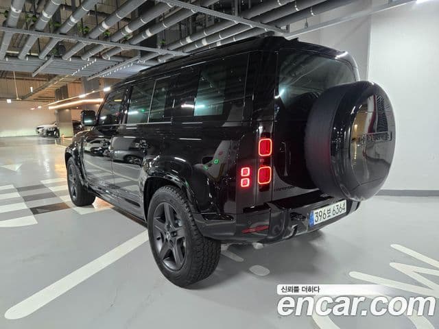 Land Rover Defender (L663) 4