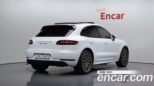 Porsche Macan 2