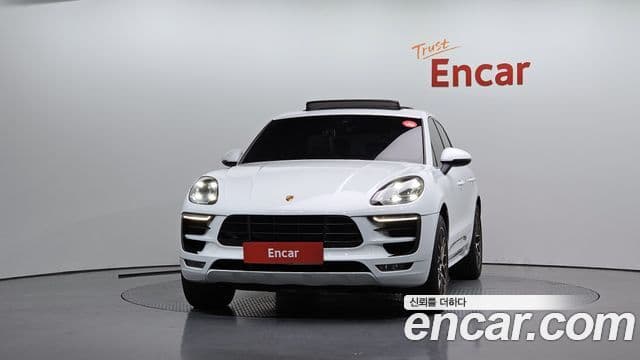 Porsche Macan 3
