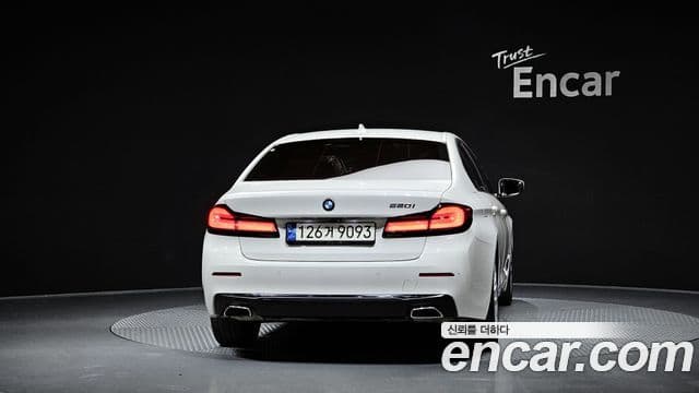 BMW 5 Series (G30) 3
