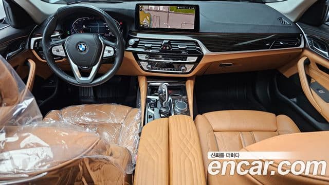 BMW 5 Series (G30) 4