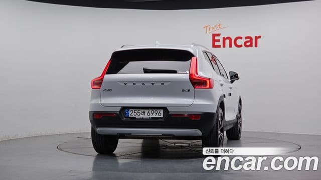 Volvo XC40 4