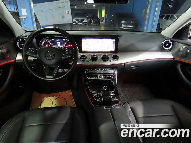 Mercedes-Benz E-Class W213 4