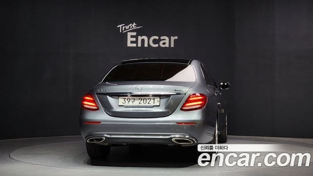 Mercedes-Benz E-Class W213 4
