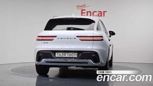Genesis GV70 3
