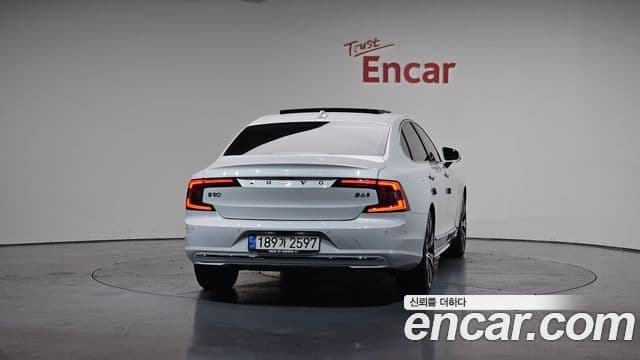 Volvo S90 4