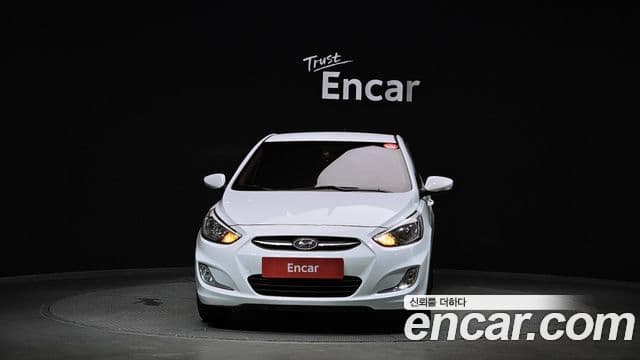 Hyundai Accent (New) 3
