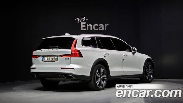 Volvo V60 Cross Country 2nd Gen 2