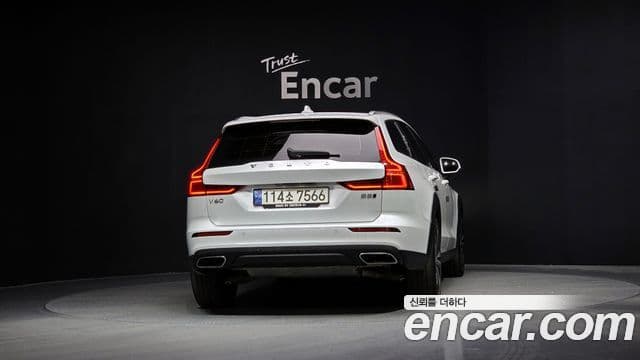 Volvo V60 Cross Country 2nd Gen 4