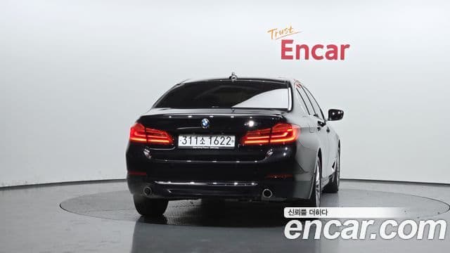 BMW 5 Series (G30) 3