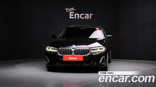 BMW 5 Series (G30) 3
