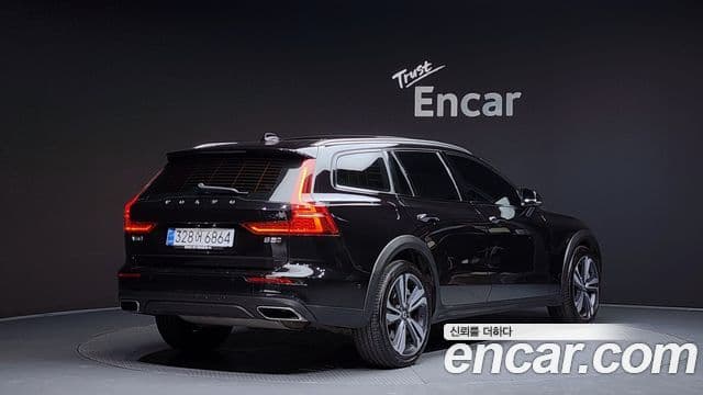 Volvo V60 Cross Country 2nd Gen 2