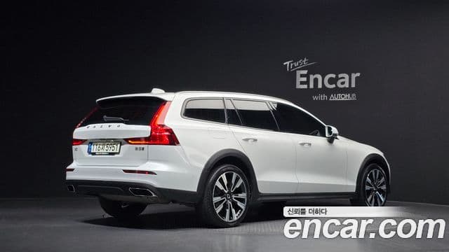 Volvo V60 Cross Country 2nd Gen 2